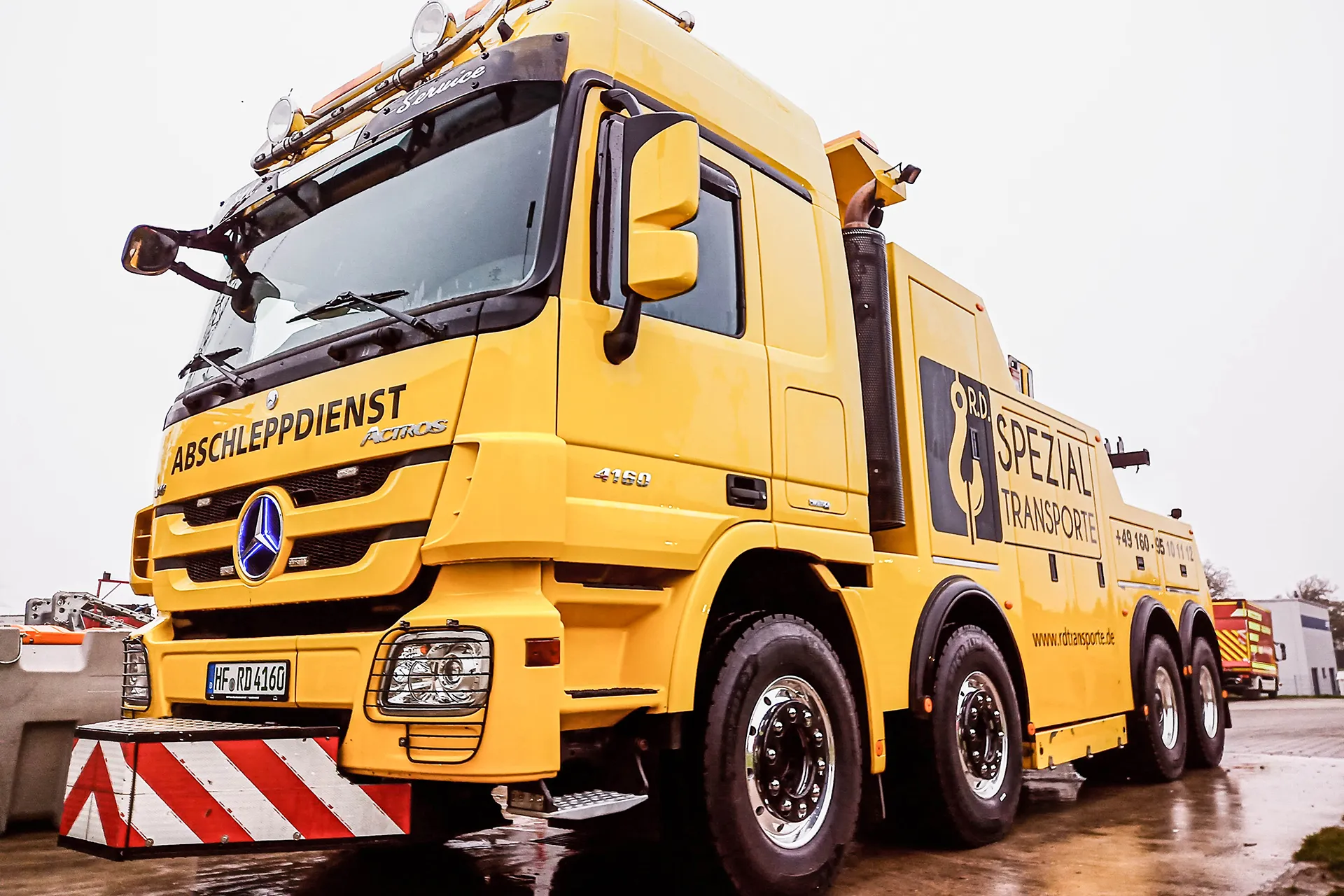 Bergung eines Verunfallten LKW Transporters durch den Apschlepp und Bergedienst von R.D. Spezialtransporte